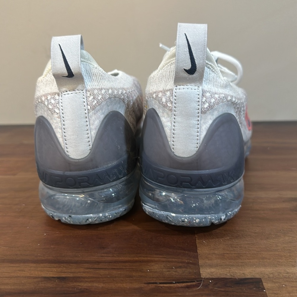 NWOT - Nike Vapormax flyknit wome size 9 - Picture 2 of 8